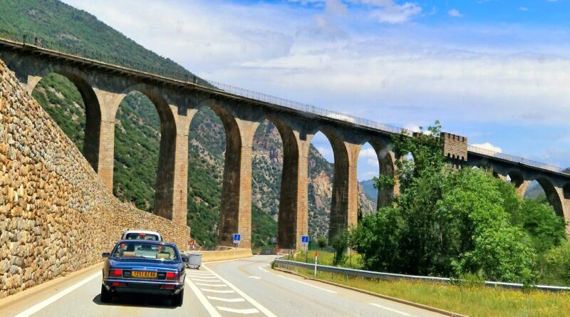 Sagolik bilresa mellan Andorra och medelhavskusten